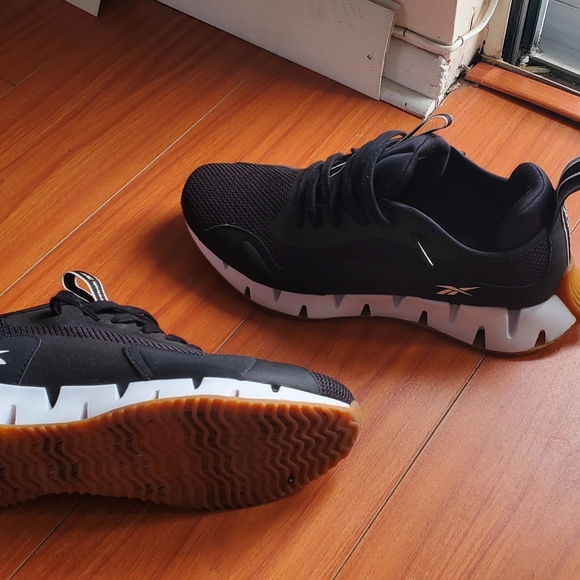 Reebok - Picture 4 of 4